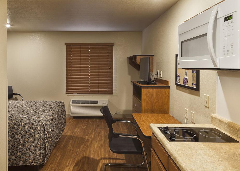 Woodspring Suites Lincoln Northeast I-80 エクステリア 写真