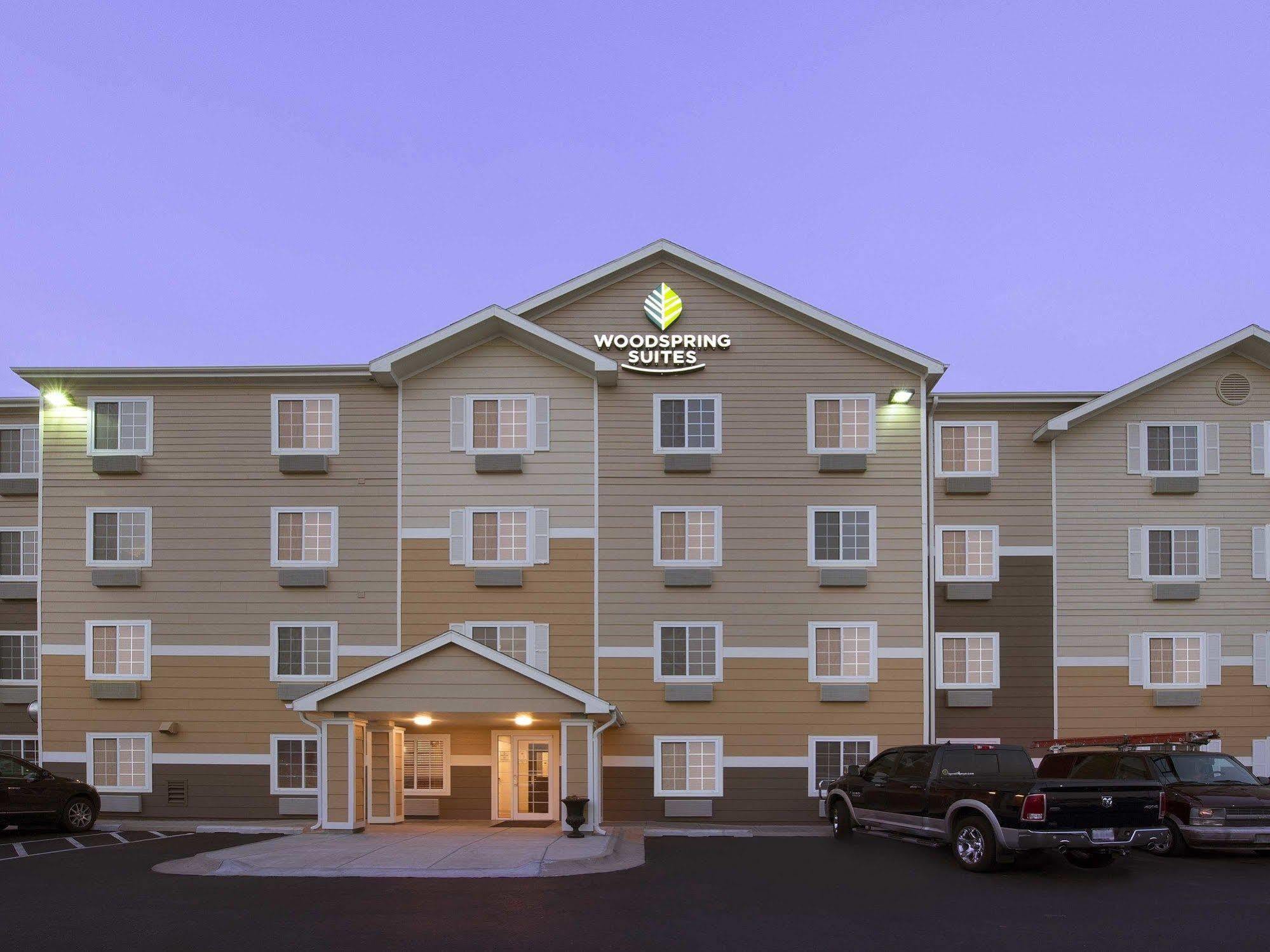 Woodspring Suites Lincoln Northeast I-80 エクステリア 写真