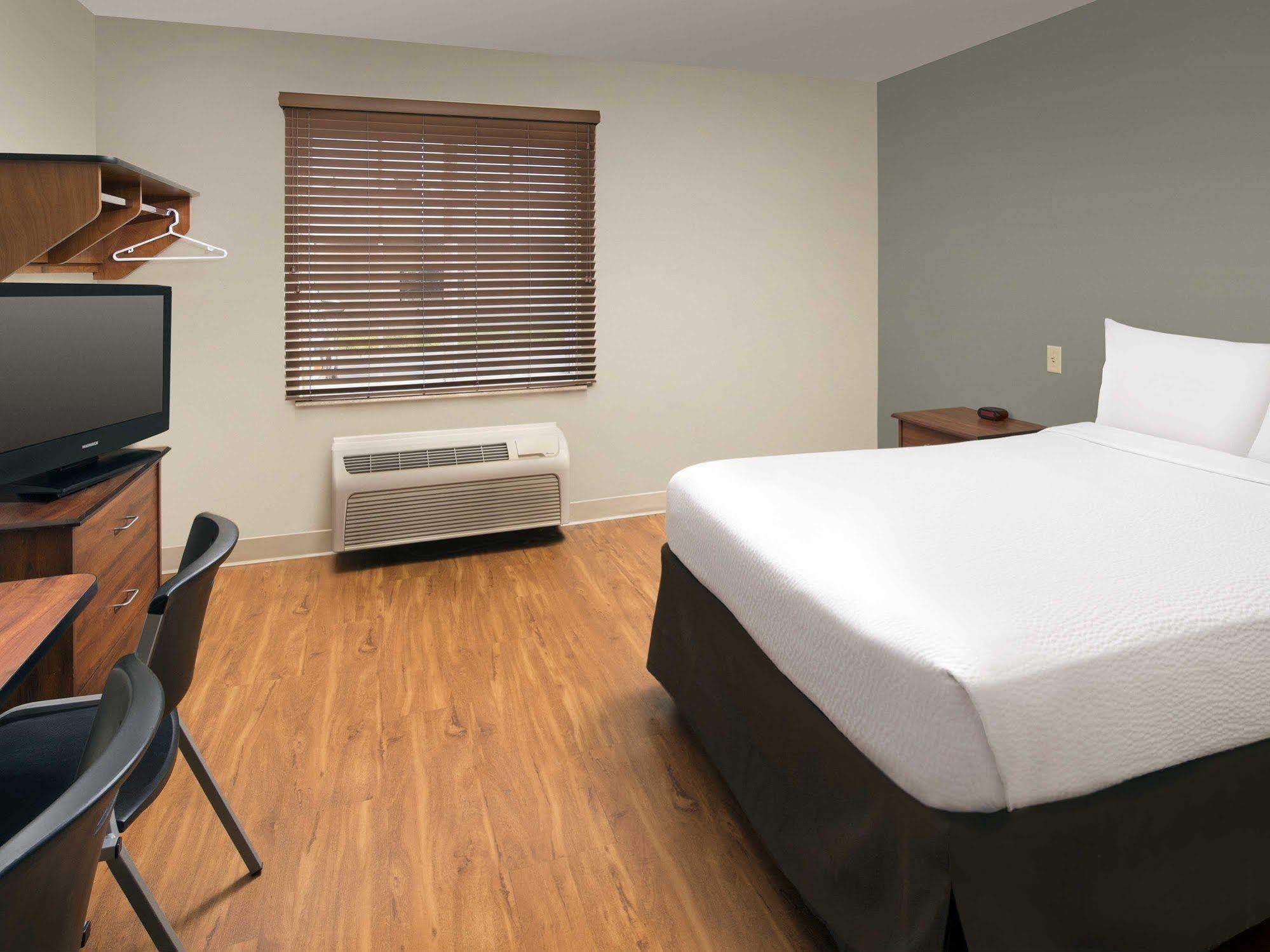 Woodspring Suites Lincoln Northeast I-80 エクステリア 写真