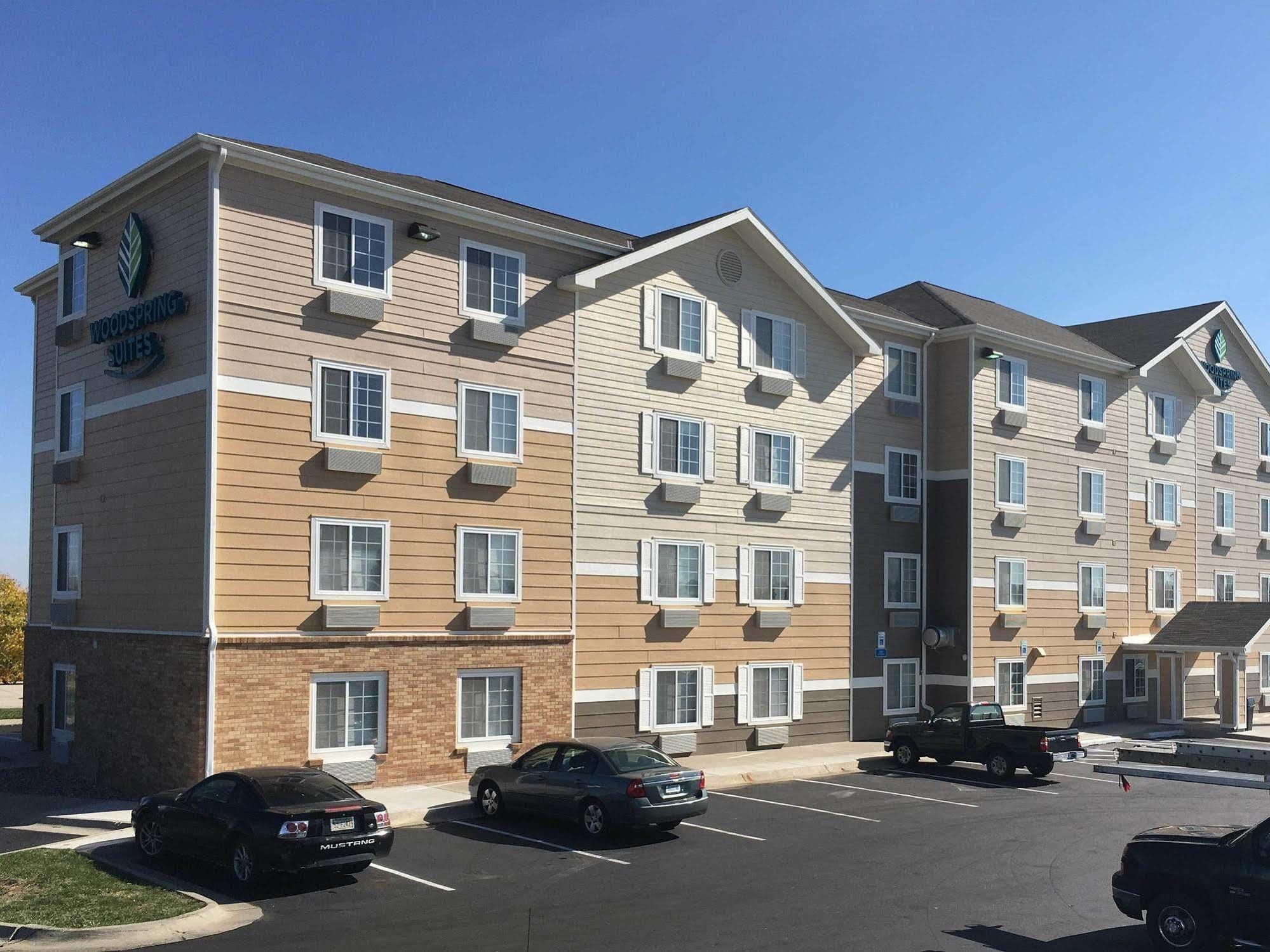 Woodspring Suites Lincoln Northeast I-80 エクステリア 写真