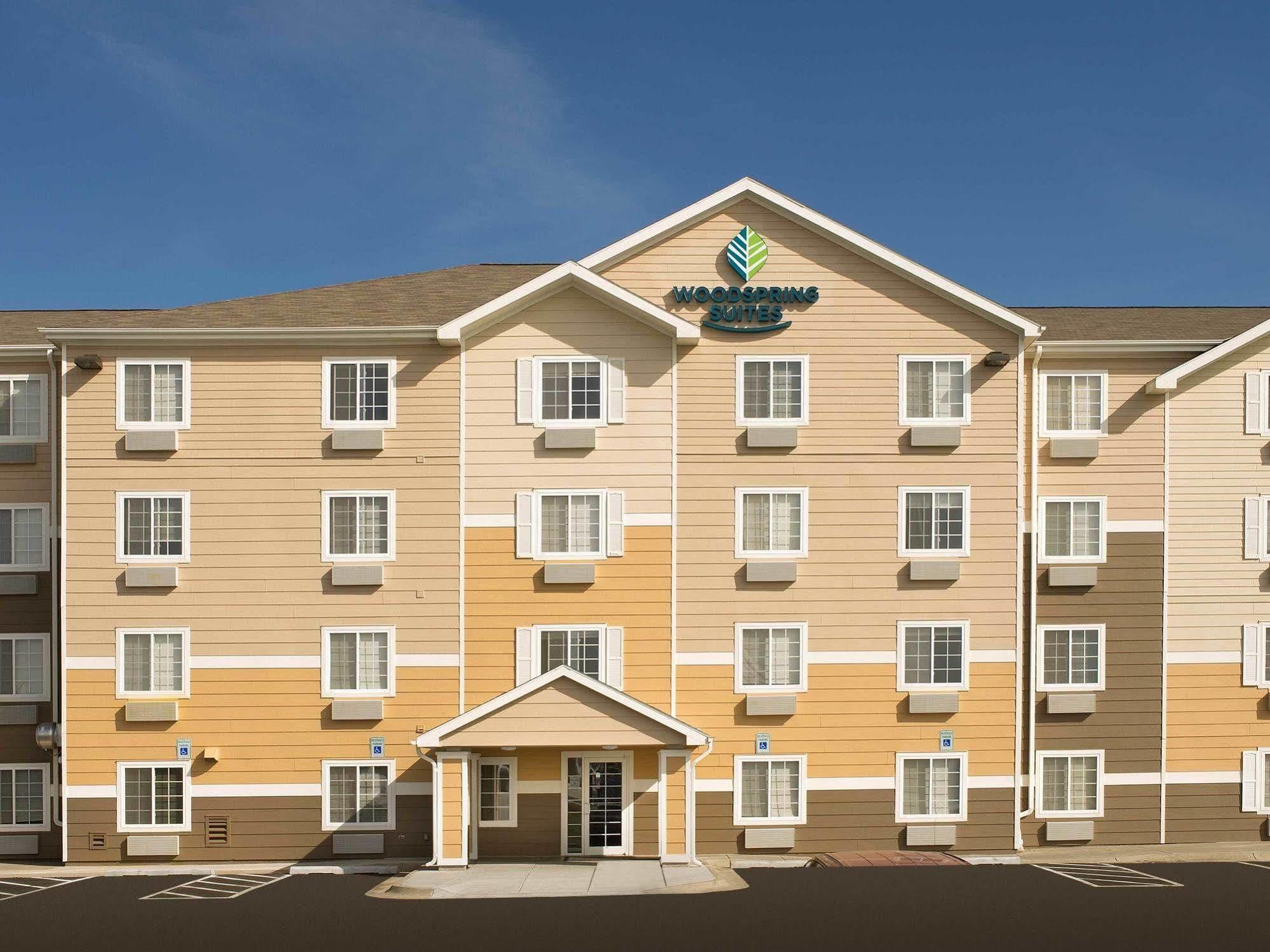 Woodspring Suites Lincoln Northeast I-80 エクステリア 写真
